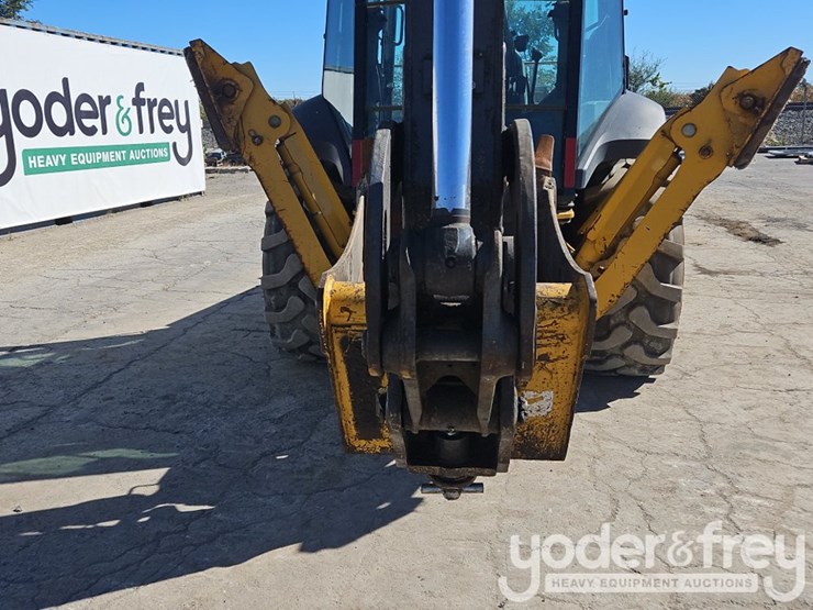 2018-deere-410l-image-25