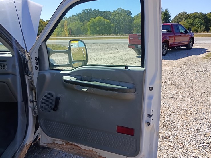 2003-ford-f550-image-34