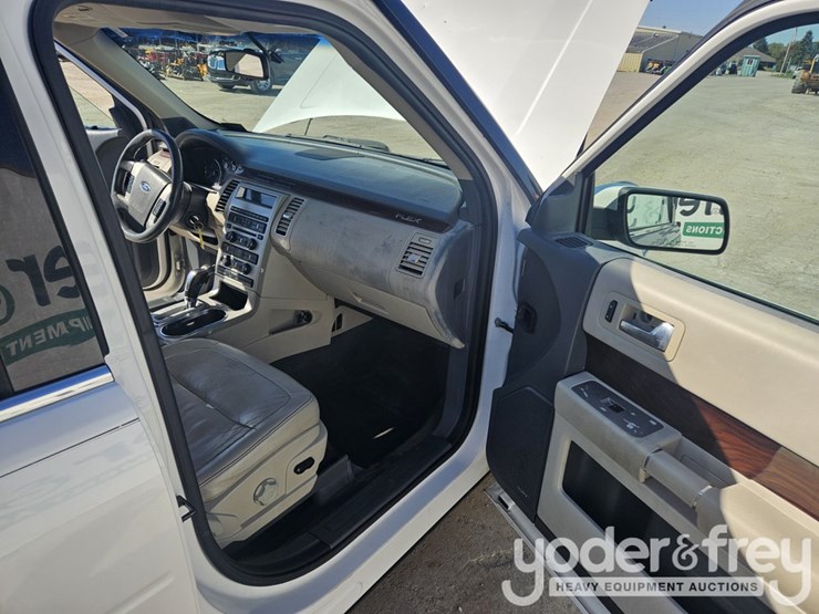 2009-ford-flex-image-26