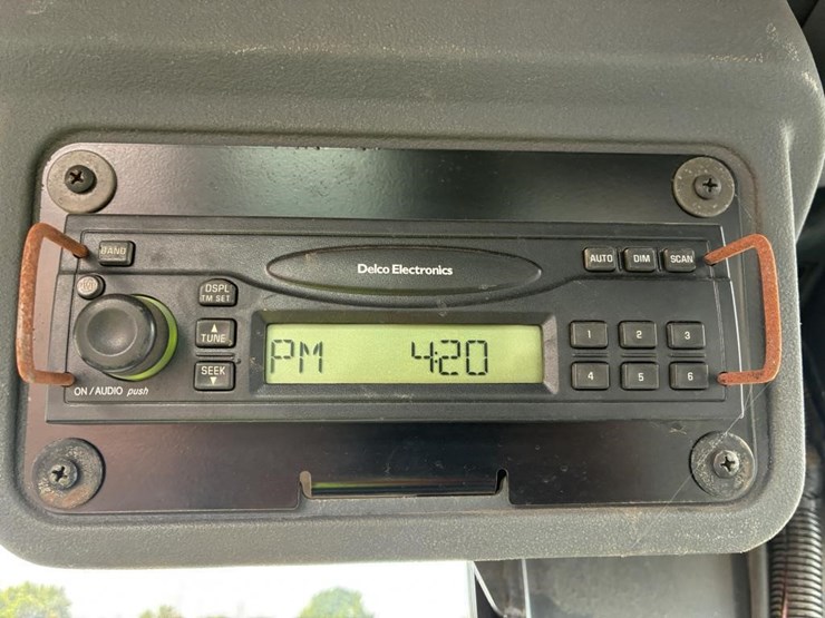 2005-deere-772d-image-40