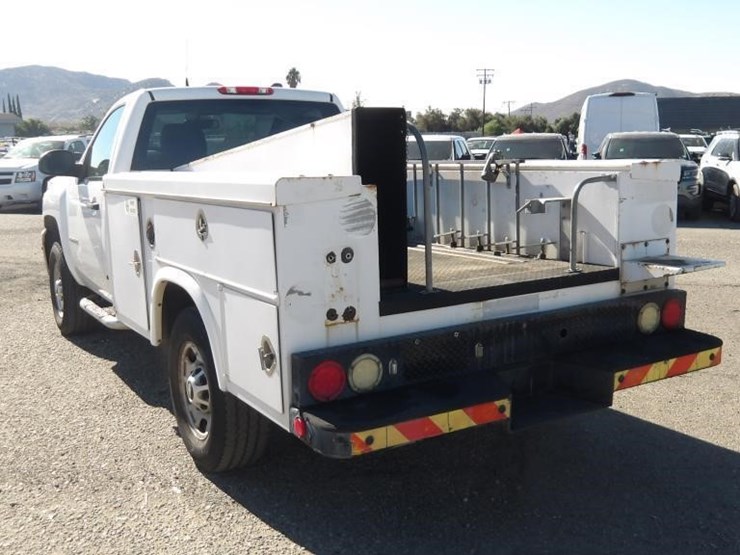 2012-chevrolet-silverado-2500-image-3
