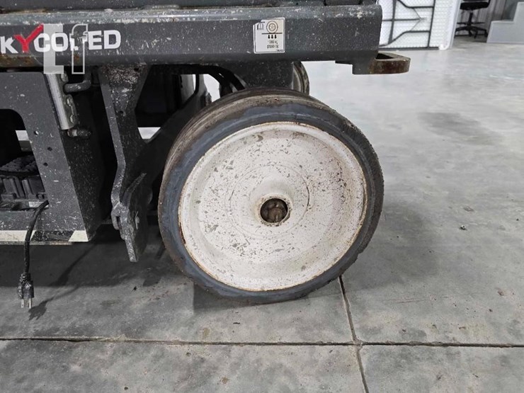 2020-skyjack-sj4732-image-19