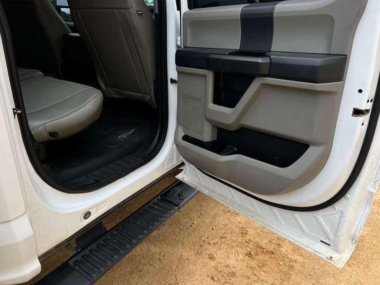 2022-ford-f350-image-28