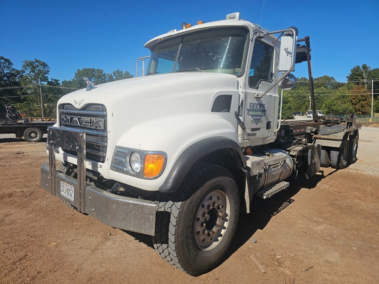2007-mack-cl713-image-1