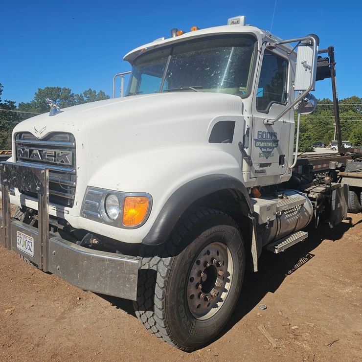 2007 MACK CL713