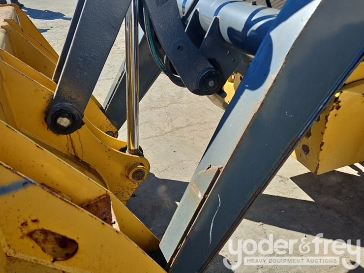 2018-deere-410l-image-16