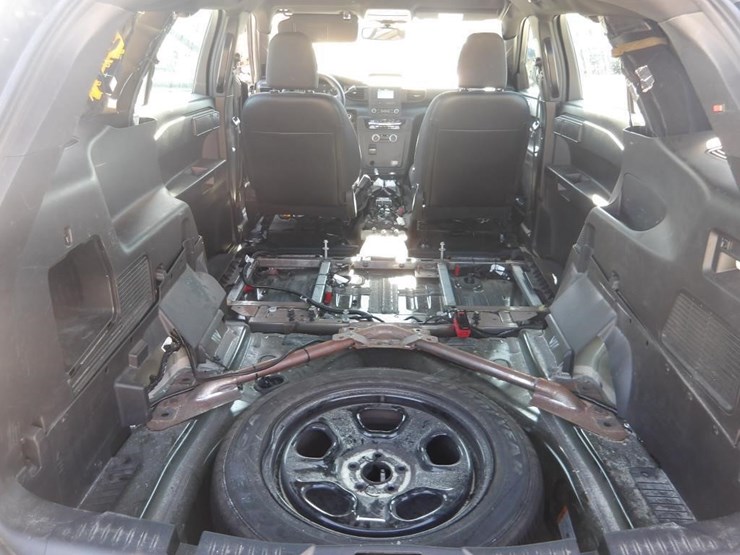 2021-ford-explorer-image-15