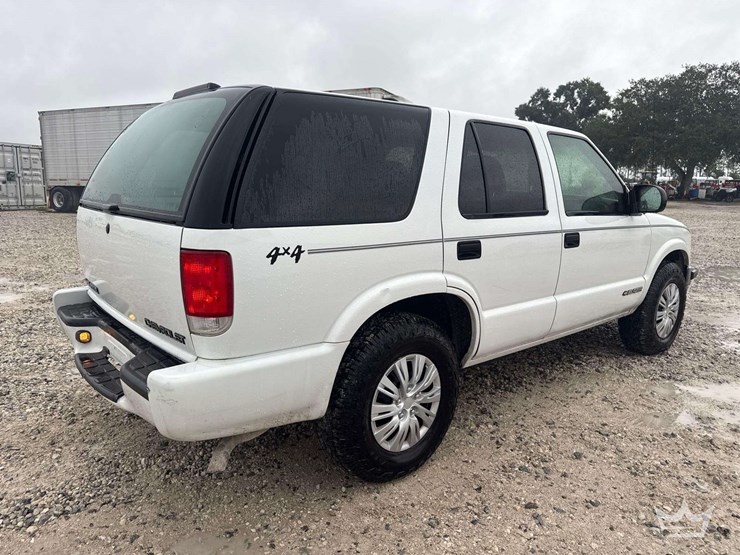 1999-chevrolet-blazer-image-3