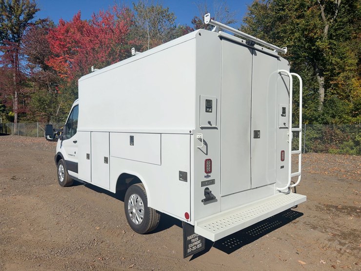 2019-utility-van-image-3