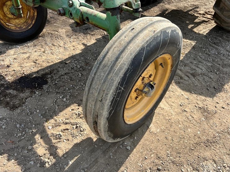 john-deere-3010-image-13