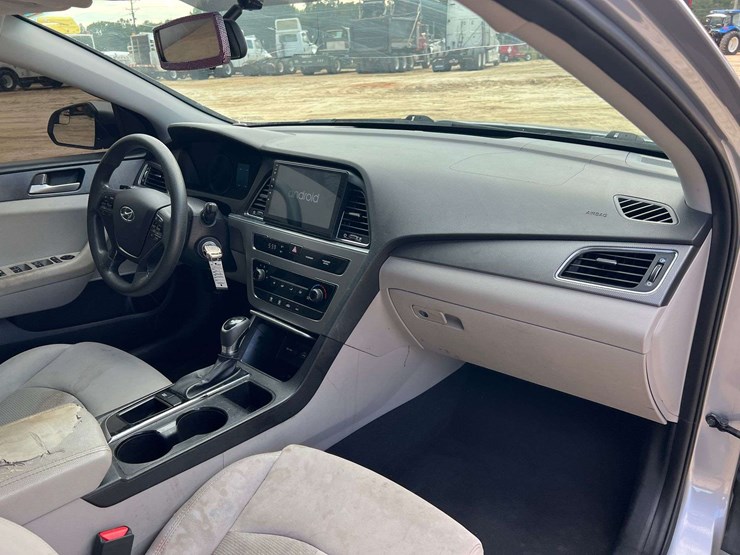 2017-hyundai-sonata-4-door-sedan-(165,391-miles)-image-18