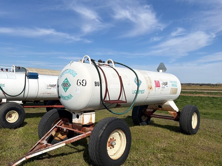 11-3.-1450-gallon-nh3-tank,-15-22.5-tires-image-1