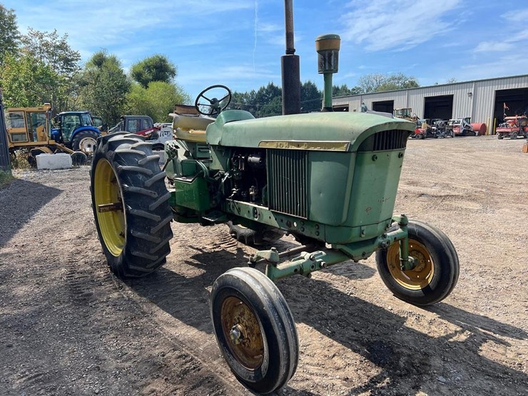 john-deere-3010-image-11