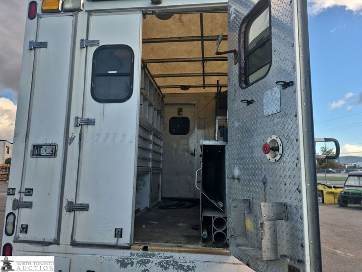 2009-international-durastar-4300-image-31