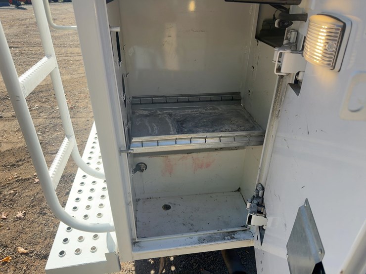 2019-utility-van-image-17