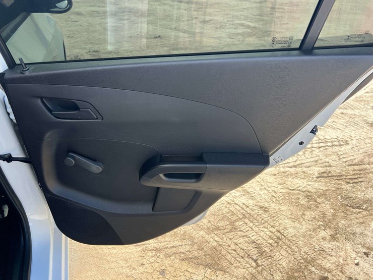 2019-chevrolet-sonic-4-door-sedan-(117,687-miles)-image-17