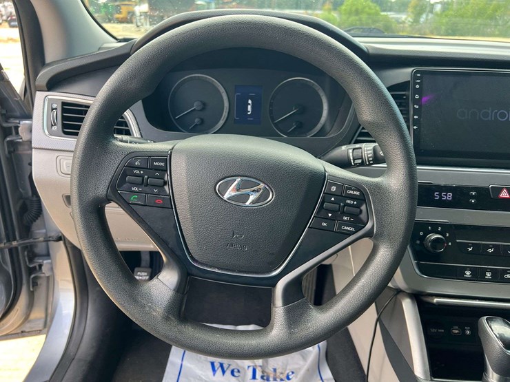 2017-hyundai-sonata-4-door-sedan-(165,391-miles)-image-12