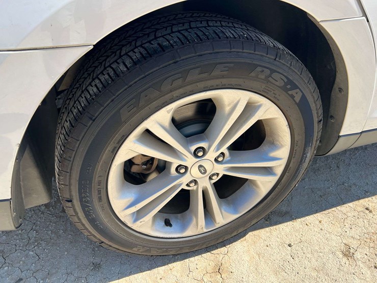 2016-ford-taurus-4-door-sedan-(101,832-miles)-image-26