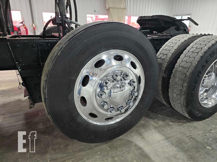2016-kenworth-t800-image-36