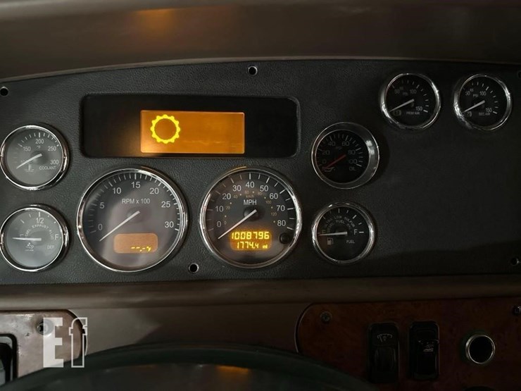 2012-peterbilt-587-image-17