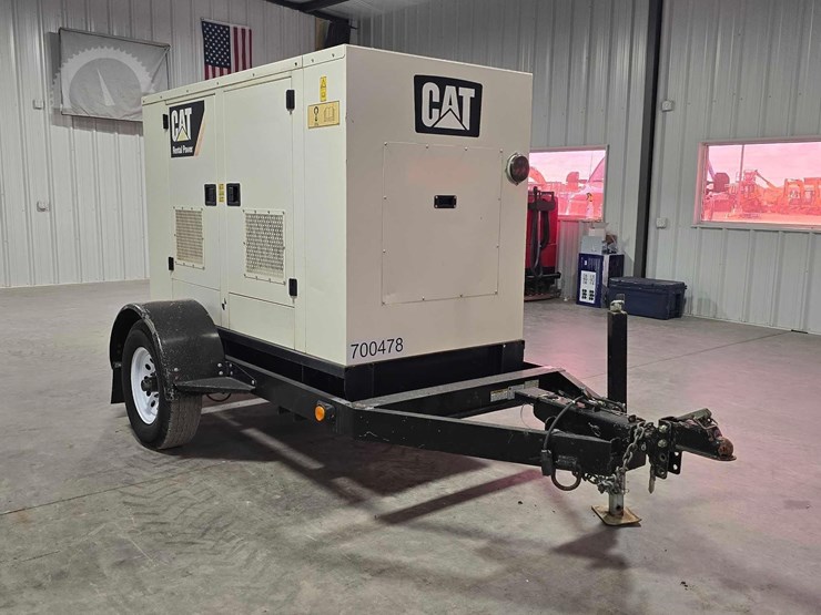 2015-caterpillar-xq30-8-image-4