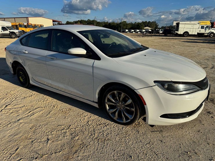2015-chrysler-200s-4dr-awd-sedan---133,772-miles-image-2