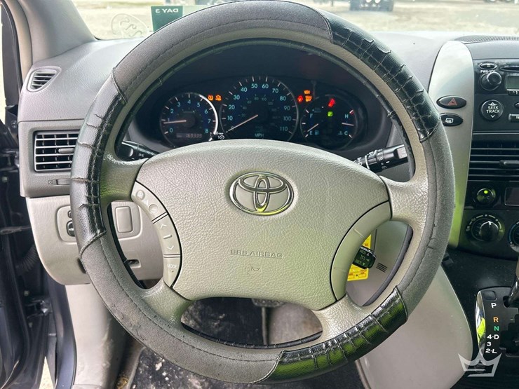 2007-toyota-sienna-image-13