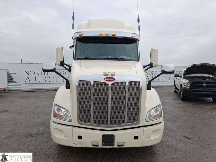2020-peterbilt-579-image-2