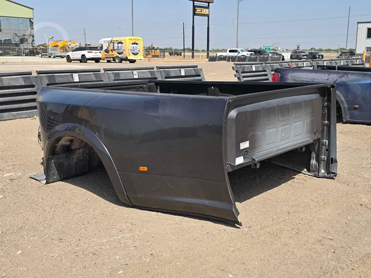 dodge-ram-dually-truck-bed.-image-3