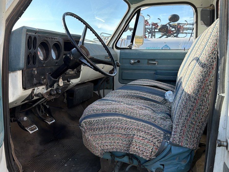 1973-tag-tandem-366-5+2,-motor-has-very-low-miles,-good-power,-roll-tarp,-truck-runs-and-operates-good-image-14