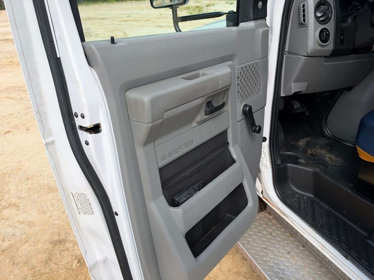 2017-ford-e450-image-9