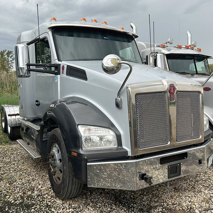 2017 KENWORTH T880