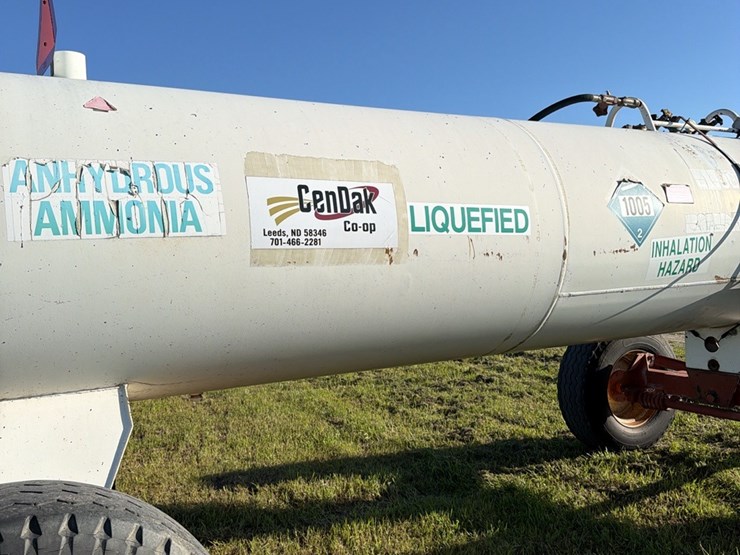 11-3.-1450-gallon-nh3-tank,-15-22.5-tires-image-9