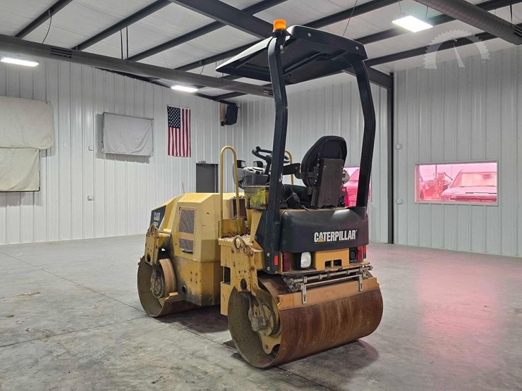 caterpillar-cb24b-image-4