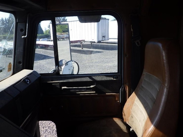1991-freightliner-fla086-24'-t/a-cab-&-chassis-image-40
