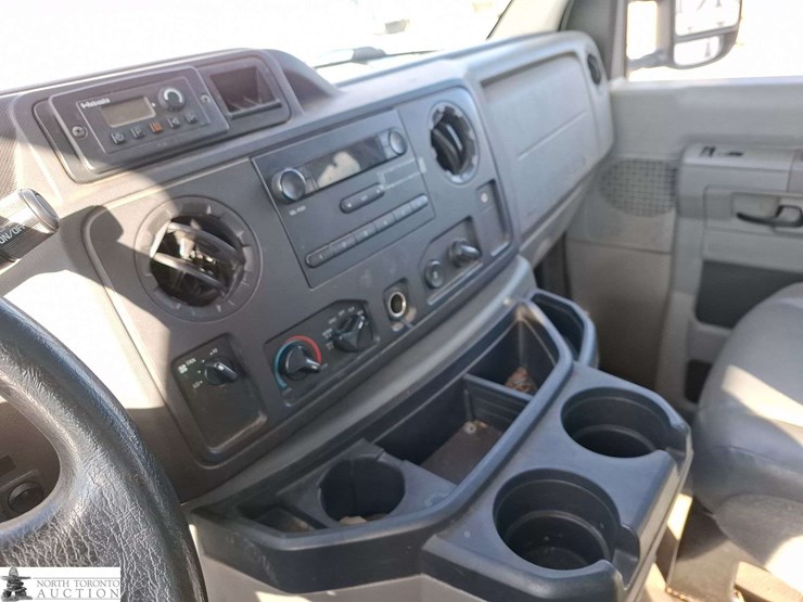 2013-ford-cargo-image-12