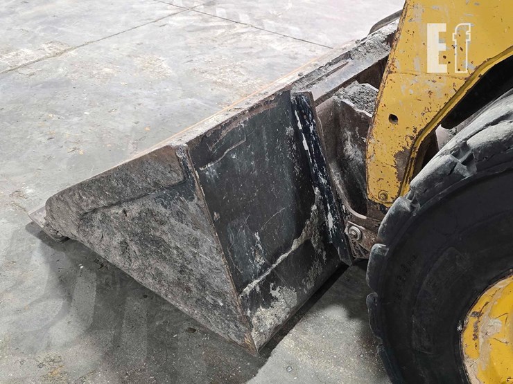 2012-caterpillar-252b3-image-12