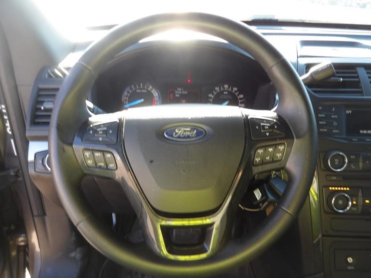 2018-ford-explorer-image-15