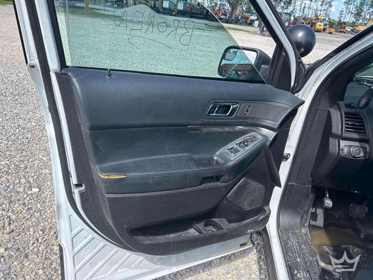 2016-ford-explorer-image-10