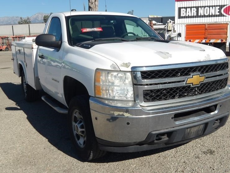 2012-chevrolet-silverado-2500-image-2