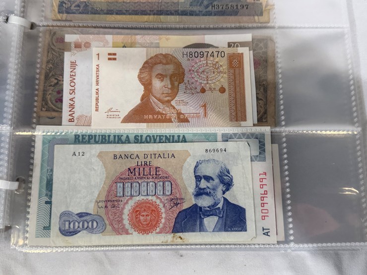#40307-•-foreign-currency-bank-notes-image-123