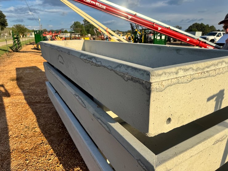 #8179-•-3’x10’-concrete-feed-trough-image-3