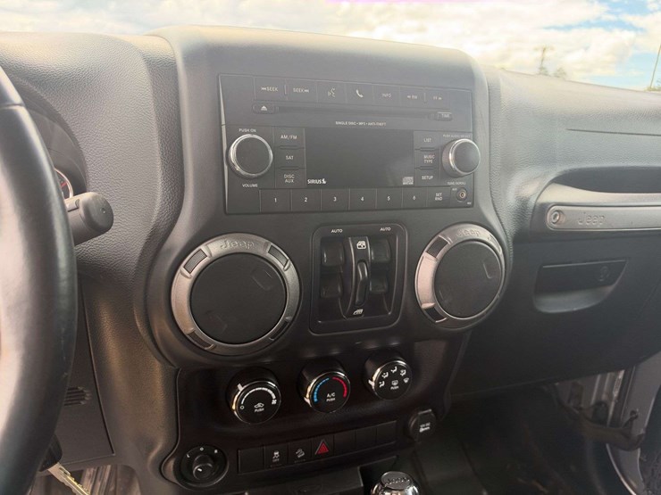 2016-jeep-wrangler-image-13