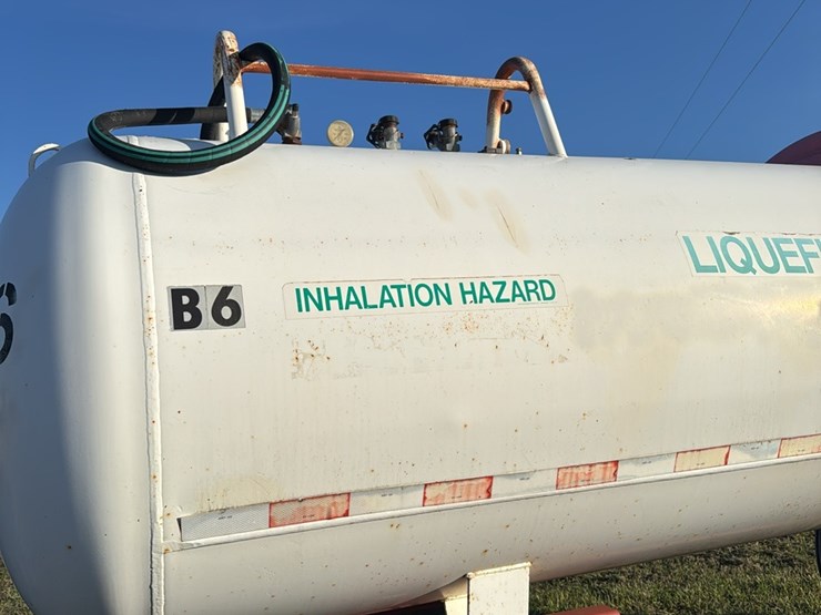 11-20-1450-gallon-nh3-tank,-16.5l---16.1-tires-image-6