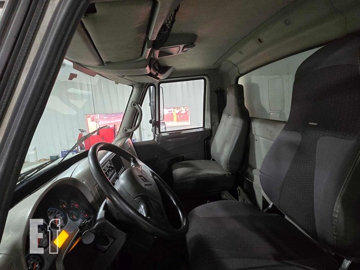2011-international-durastar-4300-image-17