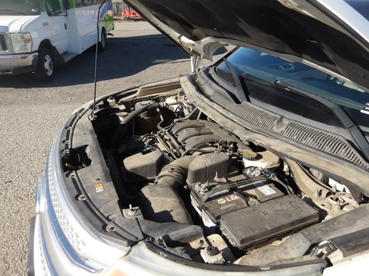 2012-ford-explorer-xlt-image-7