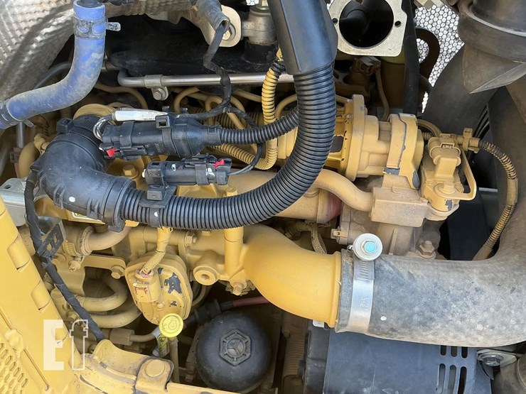 2023-caterpillar-d3-lgp-image-18
