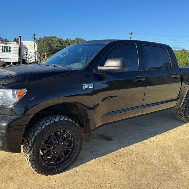2011 TOYOTA TUNDRA SR5
