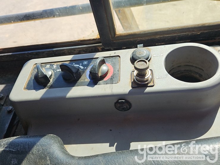 2015-komatsu-d61pxi-24-image-38