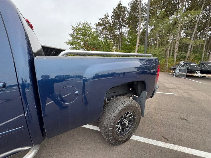 2009-chevrolet-2500-image-15
